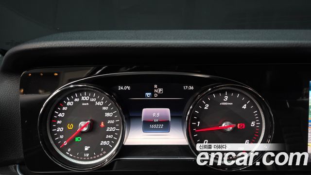 Mercedes-Benz E-Class 2017 — photo 8