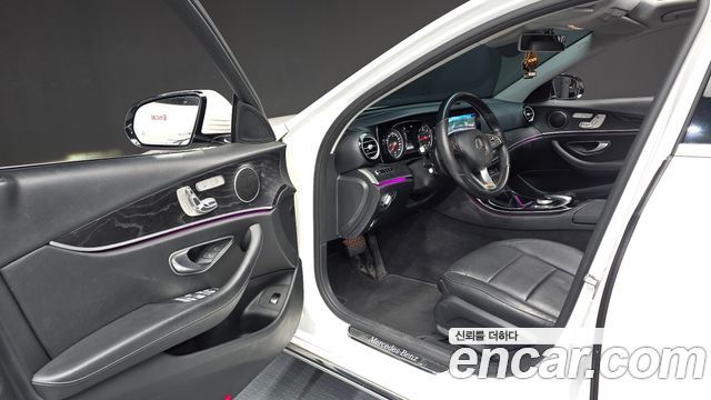 Mercedes-Benz E-Class 2017 — photo 10