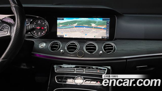 Mercedes-Benz E-Class 2017 — photo 13