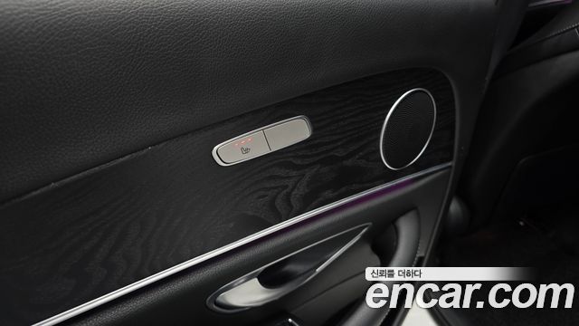 Mercedes-Benz E-Class 2017 — photo 16