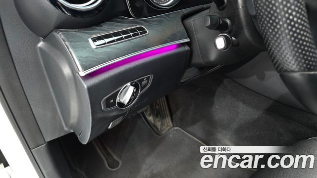 Mercedes-Benz E-Class 2017 — photo 19