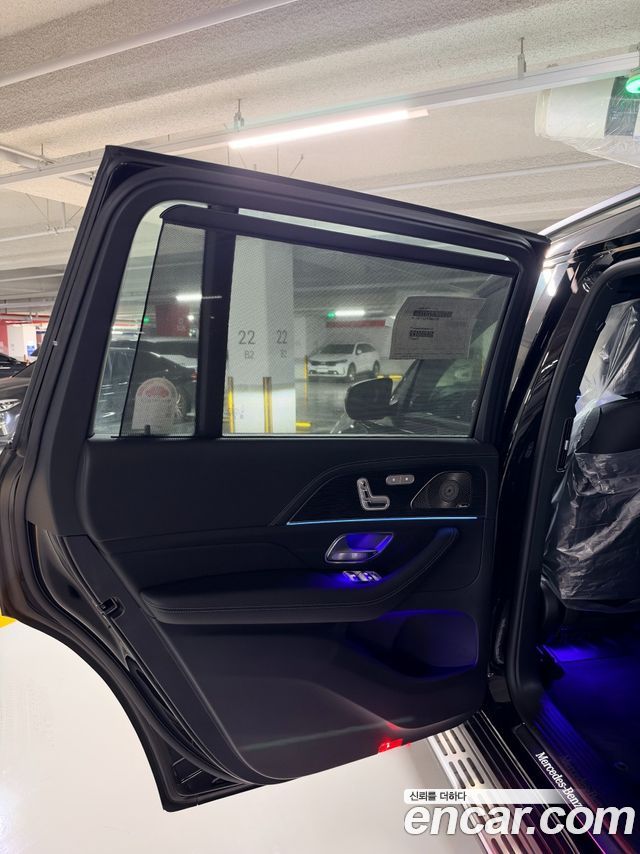 Mercedes-Benz GLS-Class 2026 — photo 10