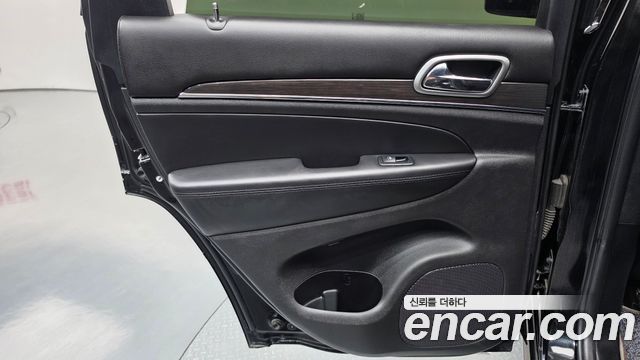 Jeep Cherokee 2018 — photo 15