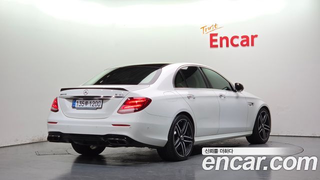 Mercedes-Benz E-Class 2018 — photo 2