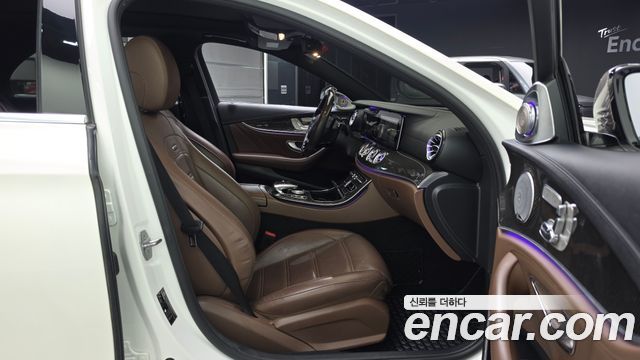 Mercedes-Benz E-Class 2018 — photo 17