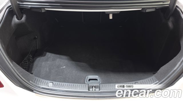Mercedes-Benz E-Class 2018 — photo 26