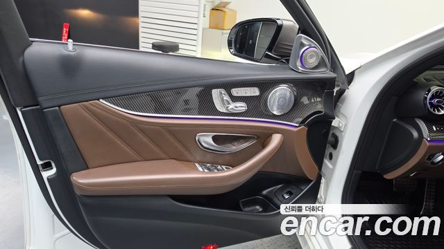 Mercedes-Benz E-Class 2018 — photo 14
