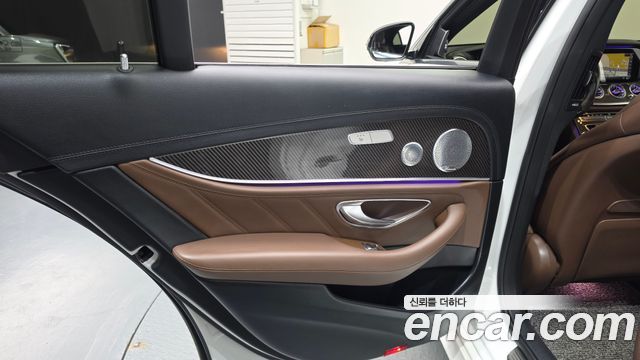 Mercedes-Benz E-Class 2018 — photo 15