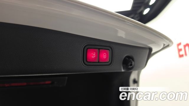 Mercedes-Benz E-Class 2018 — photo 33