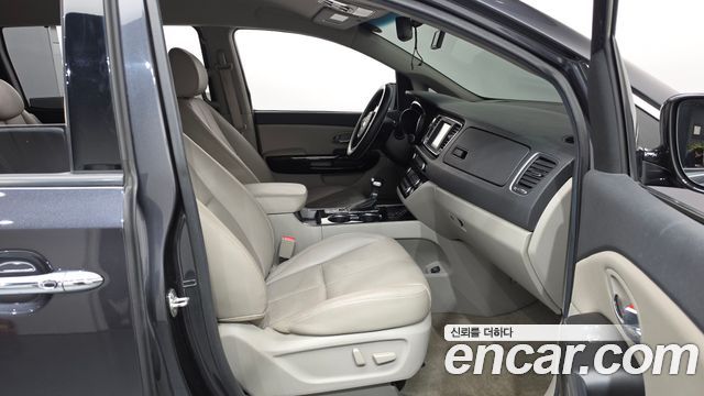 Kia Canival 2019 — photo 16