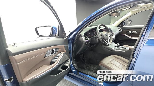 BMW 3-Series 2021 — photo 10