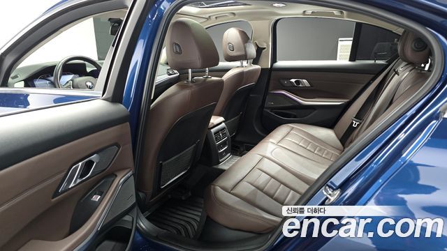 BMW 3-Series 2021 — photo 11