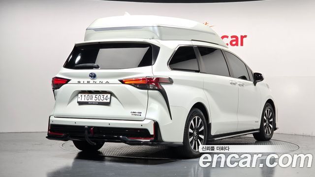 Toyota Sienna 2021 — photo 2