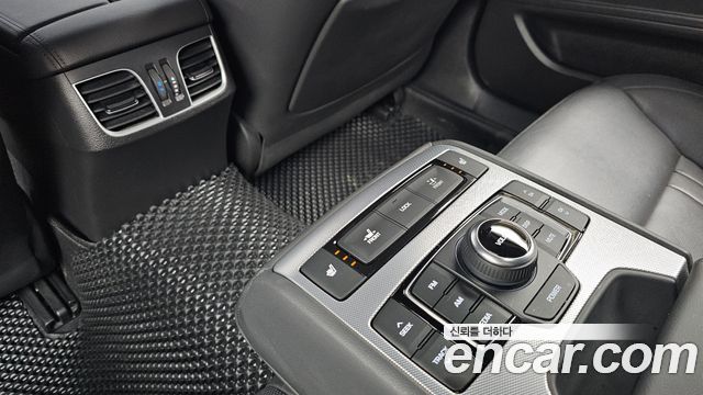 Genesis G80 2018 — photo 25