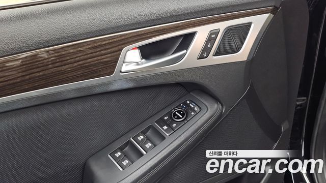 Genesis G80 2018 — photo 28