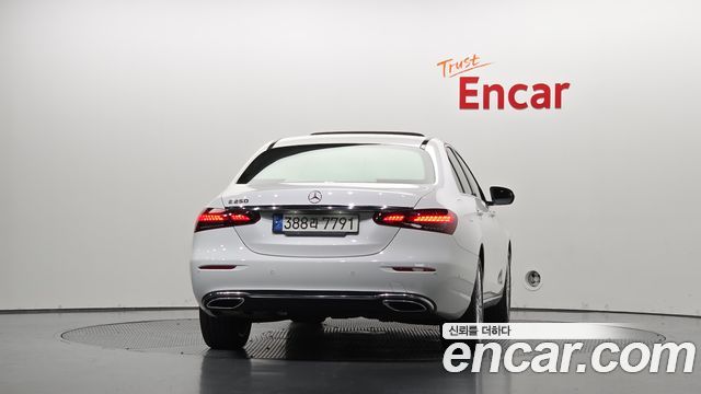 Mercedes-Benz E-Class 2021 — photo 4