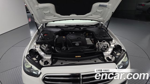 Mercedes-Benz E-Class 2021 — photo 6