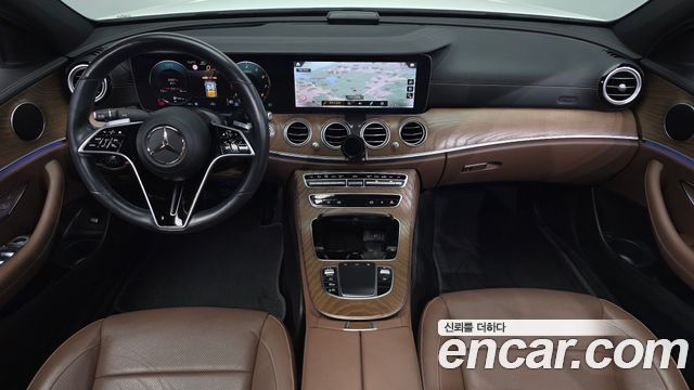 Mercedes-Benz E-Class 2021 — photo 10