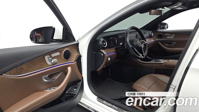Mercedes-Benz E-Class 2021 — photo 13