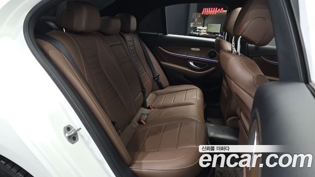 Mercedes-Benz E-Class 2021 — photo 18