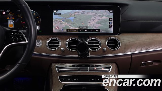 Mercedes-Benz E-Class 2021 — photo 21