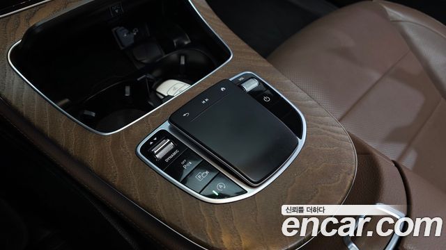 Mercedes-Benz E-Class 2021 — photo 24