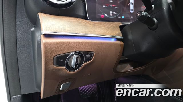 Mercedes-Benz E-Class 2021 — photo 26