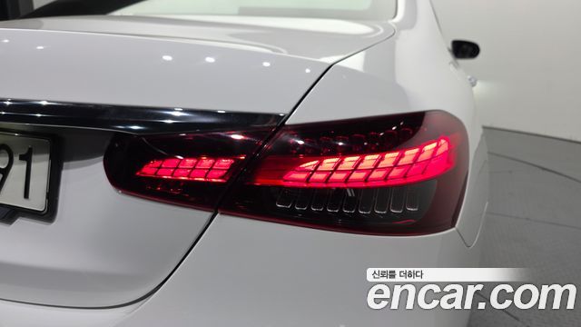 Mercedes-Benz E-Class 2021 — photo 9