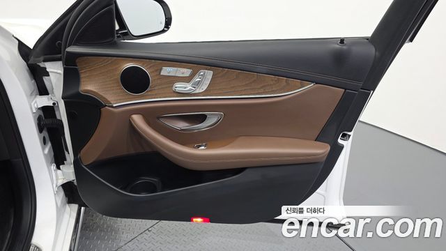 Mercedes-Benz E-Class 2021 — photo 14