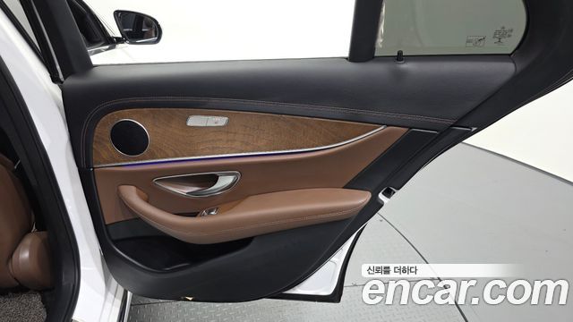 Mercedes-Benz E-Class 2021 — photo 15