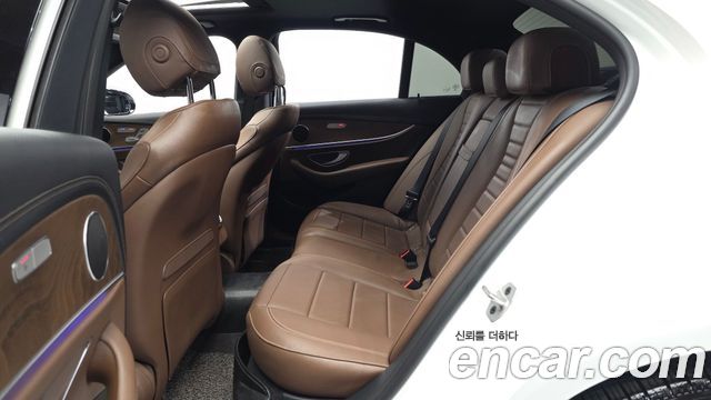 Mercedes-Benz E-Class 2021 — photo 16