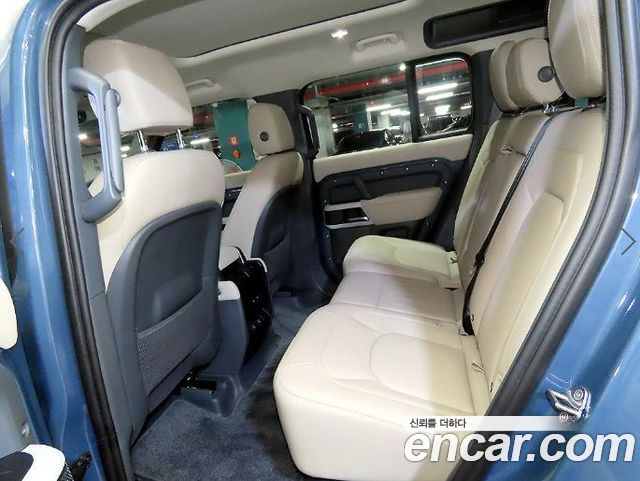 Land Rover Defender 2024 — photo 6