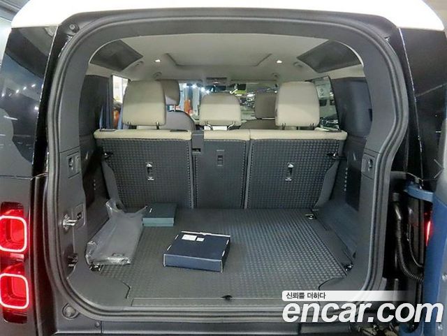 Land Rover Defender 2024 — photo 16