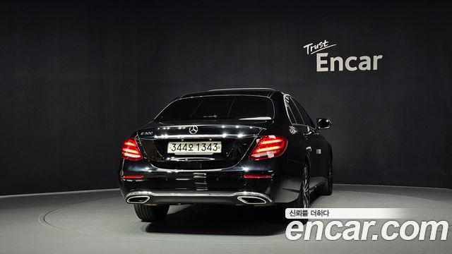 Mercedes-Benz E-Class 2020 — photo 4