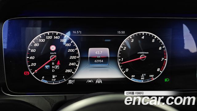 Mercedes-Benz E-Class 2020 — photo 11