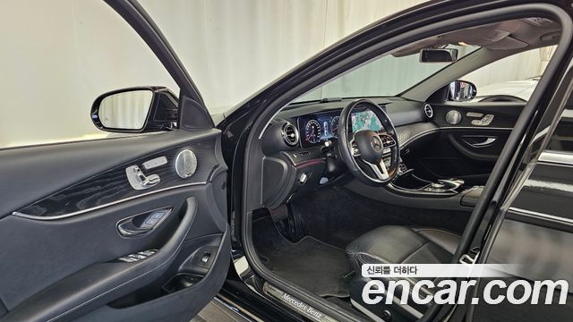 Mercedes-Benz E-Class 2020 — photo 13