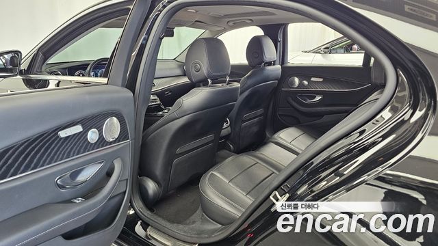 Mercedes-Benz E-Class 2020 — photo 18