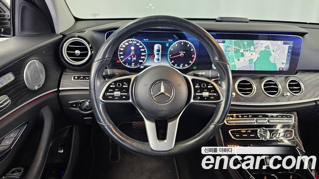 Mercedes-Benz E-Class 2020 — photo 19