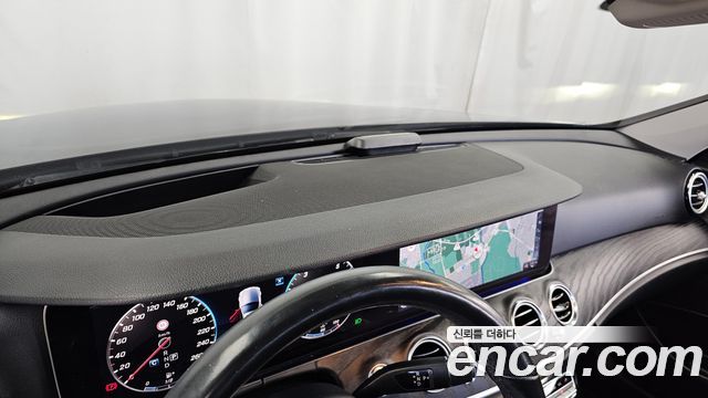 Mercedes-Benz E-Class 2020 — photo 21