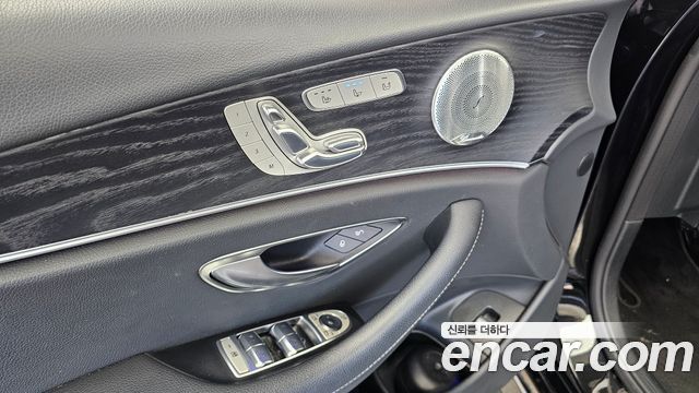 Mercedes-Benz E-Class 2020 — photo 26