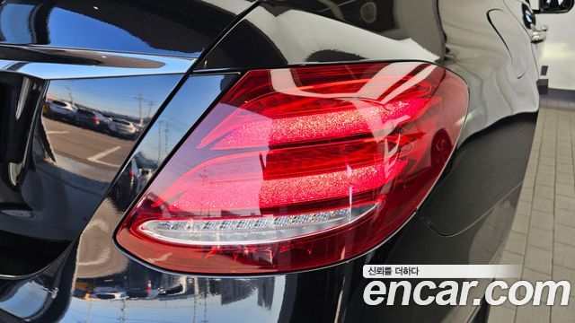 Mercedes-Benz E-Class 2020 — photo 9