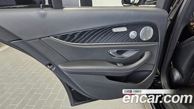 Mercedes-Benz E-Class 2020 — photo 15