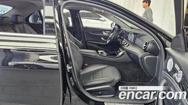 Mercedes-Benz E-Class 2020 — photo 16