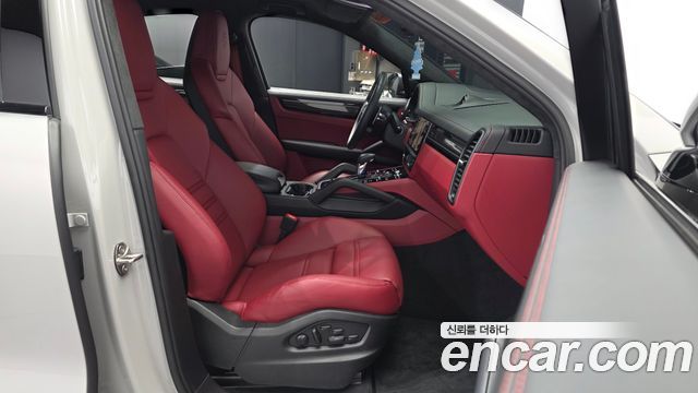 Porsche Cayenne 2023 — photo 18