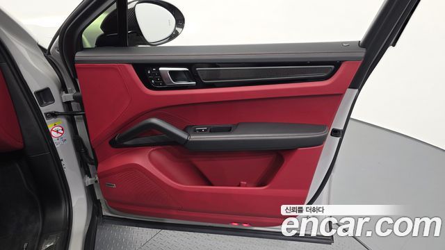 Porsche Cayenne 2023 — photo 14