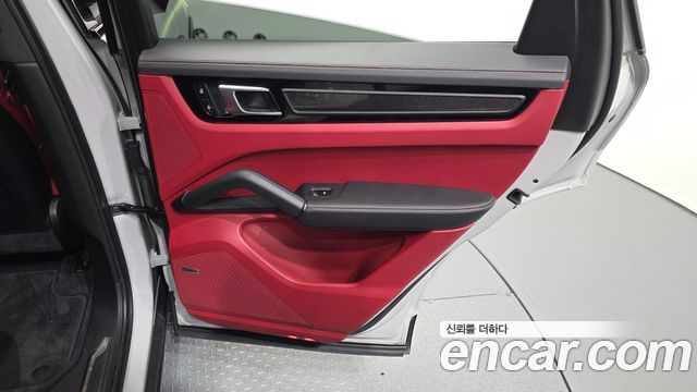 Porsche Cayenne 2023 — photo 15