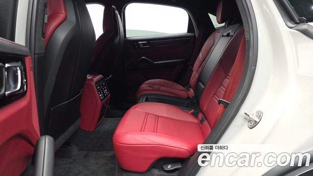 Porsche Cayenne 2023 — photo 16