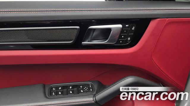 Porsche Cayenne 2023 — photo 29