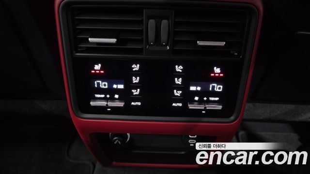 Porsche Cayenne 2023 — photo 31