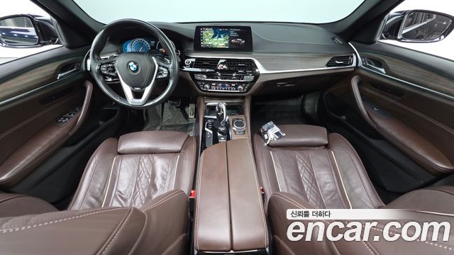 BMW 5-Series 2018 — photo 10